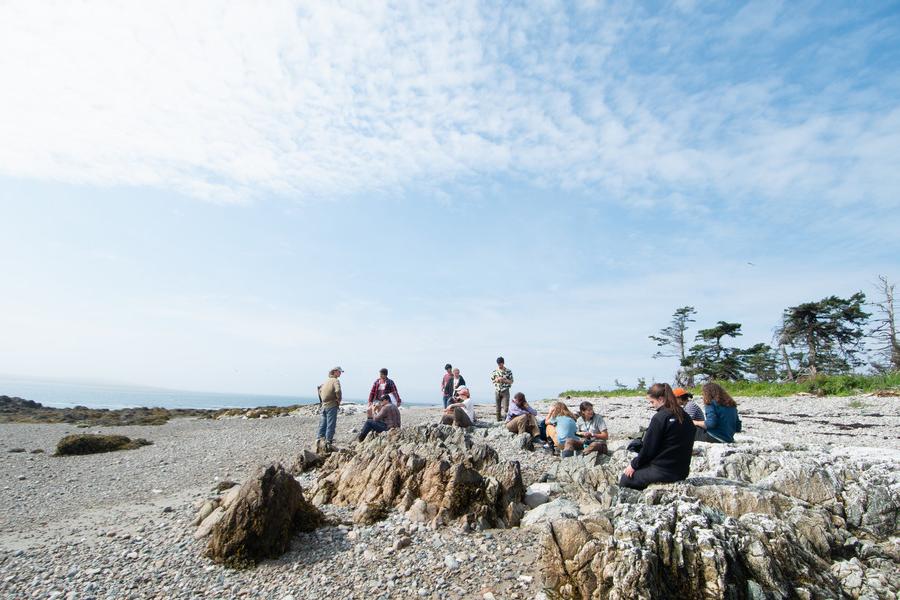 肯特岛夏季奖学金学生在海滩2024